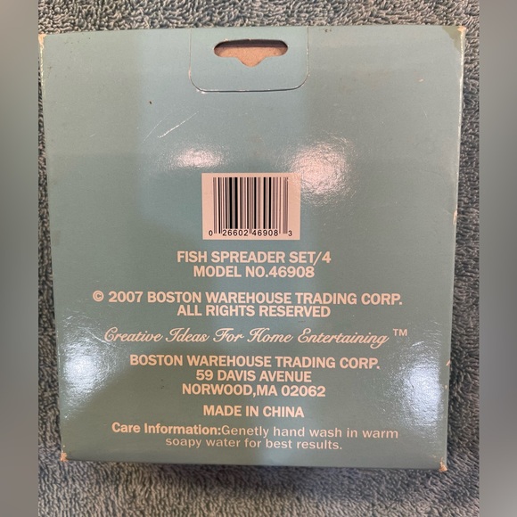 (4) Ceramic White Handled Fish Spreaders by Boston Warehouse Trading Co 2007 - Picture 6 of 7